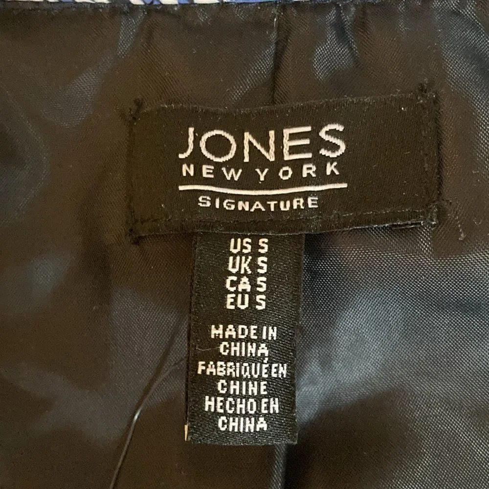 NWT Jones New York Signature Collection Quilted Jacket in Blue & White Paisley.